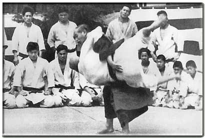 Jigoro_Kano_uki_goshi.jpg